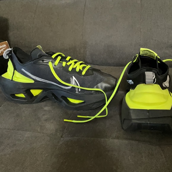 Nike - Picture 2 of 2